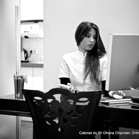 Kamélia, secrétaire du cabinet du Dr Ohana-Chpindel