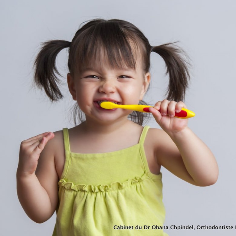 Orthodontie enfant - brossage des petits