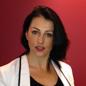 Florence est l'assistante dentaire du docteur OHANA CHPINDEL