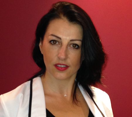 Florence est l'assistante dentaire du docteur OHANA CHPINDEL